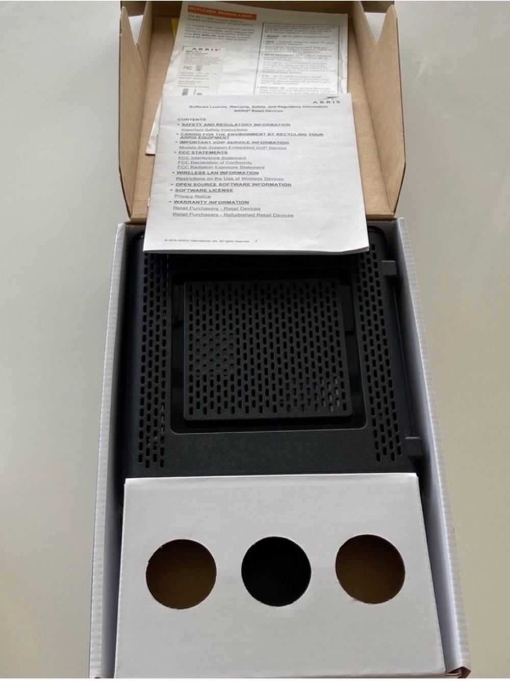 Arris SURFboard SBG10 DOCSIS Cable Modem and WIFI Router - Picture 4 of 6